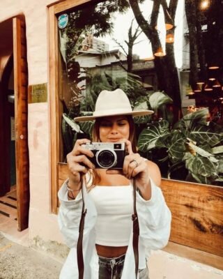Este Feed tambien es de ustedes, no se imaginan lo feliz que nos sentimos cada vez que vemos nuestros sombreros en sus mejores fotos . En esta foto 🤍 @danichica00 con nuestra ref Dallas (Estuvo agotada mucho tiempo pero ahora la tenemos en PRE- ORDER). . . . #hat #hechoamano #sombrero #hatmaker #santamariasombreros